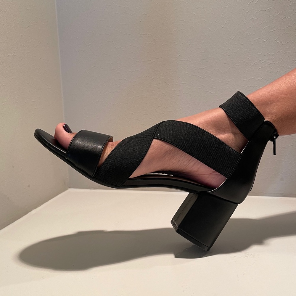 White Mountain Edie Ankle Strap Block Heel / Black
